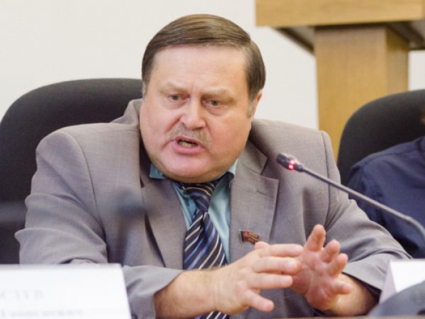Депутат Госдумы предложил запретить жёнам и детям чиновников вести бизнес