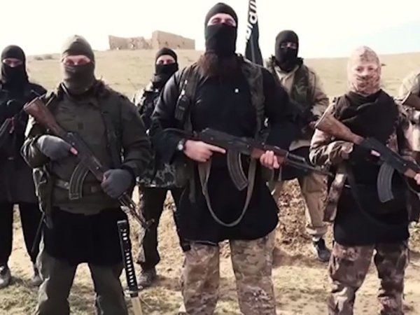 Боевики ИГИЛ опубликовали видео, на котором исполнители теракта в Париже казнят заложников