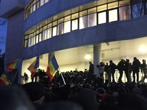 Протесты в Молдавии, последние новости: СМИ сообщили о тайной присяге нового правительства  Молдавии (ВИДЕО)