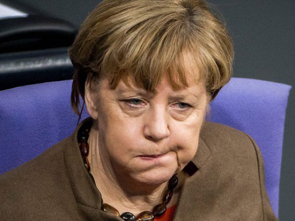 Голодная Меркель сбежала с саммита ЕС за картошкой фри