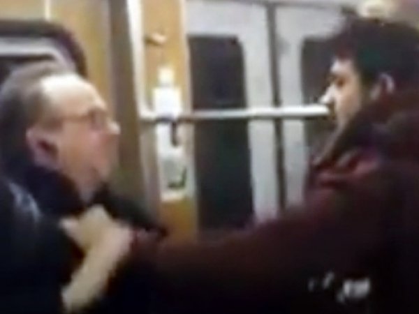 В Мюнхене мигранты напали на двух пенсионеров в метро