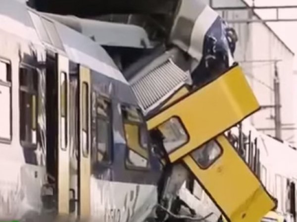 Лобовое столкновение поездов в Германии: пострадали 150 человек, есть погибшие (видео)