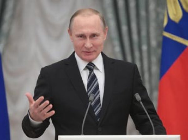 Путин предупредил ФСБ о готовящихся к выборам "недругах за бугром"