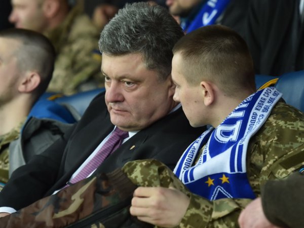 Порошенко освистали на матче киевского "Динамо" с "МанСити"