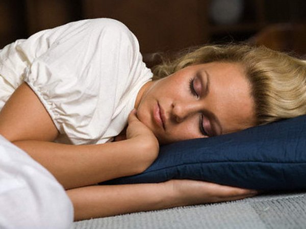 Ученые рассказали, сколько нужно спать, чтобы похудеть