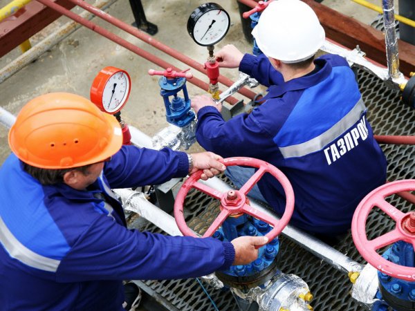 Bloomberg: "Газпром" собирается поставлять газ на Украину еще как минимум три года