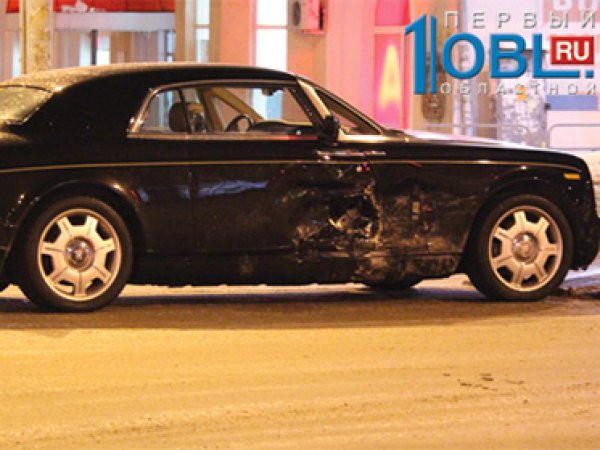 В Челябинске ВАЗ-2114 протаранил самый дорогой автомобиль в городе