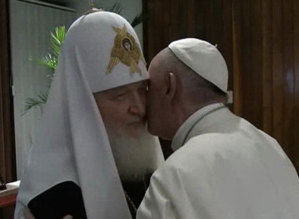 Патриарх Кирилл и папа римский Франциск встретились впервые в истории (видео)