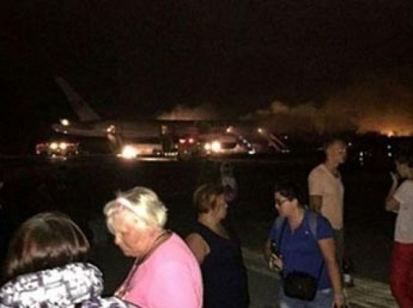 Самолет с россиянами приземлился в Доминикане с загоревшимся двигателем (видео)
