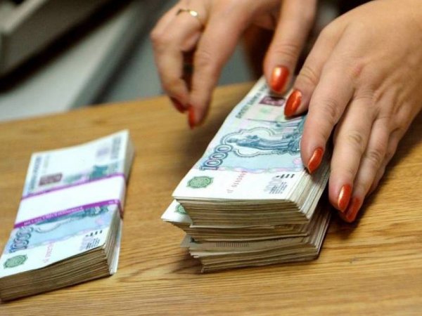 В Москве сотрудница банка украла со счета клиента 2,4 млн рублей