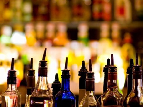 СМИ: Минпромторг вновь хочет разрешить торговлю алкоголем у школ и поликлиник