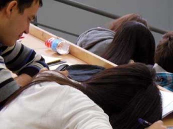 Рособрнадзор лишил аккредитации три вуза и запретил прием еще в пять