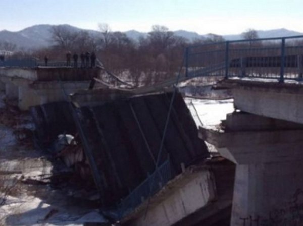 В Приморье обрушился мост: опубликовано видео с места происшествия