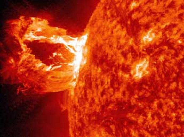 Астрофизики сообщили о супервспышке на Солнце, которая уничтожит человечество