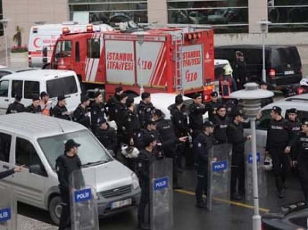 Две женщины-террористки напали на полицейский участок в Турции, есть жертвы