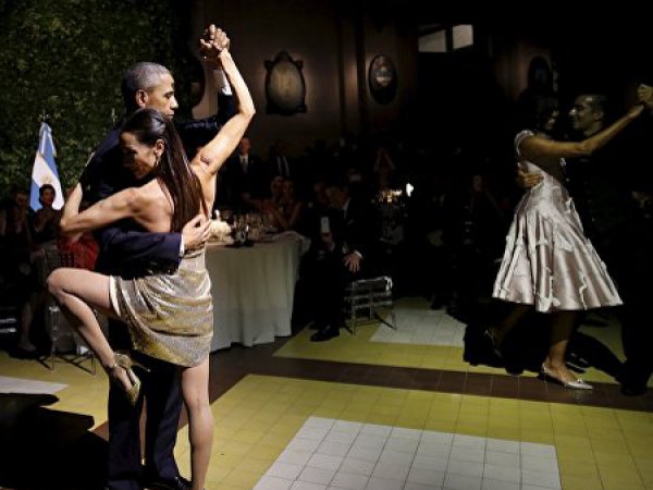 Обама станцевал танго на приеме в Аргентине (ВИДЕО)