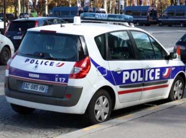Французские СМИ сообщили о захвате заложников в центре Парижа