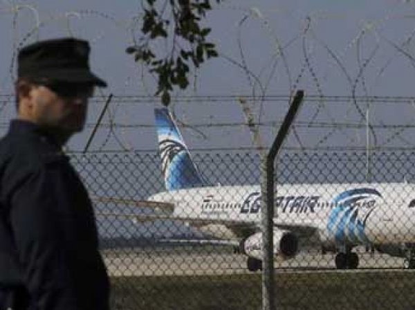Новые детали захвата лайнера EgyptAir: угонщик делал селфи с заложниками