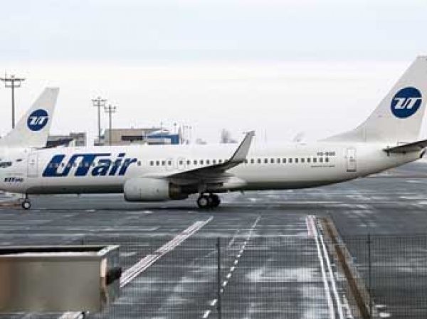Boeing экстренно сел во Внуково: пассажиры рассказали о хлопках в самолете