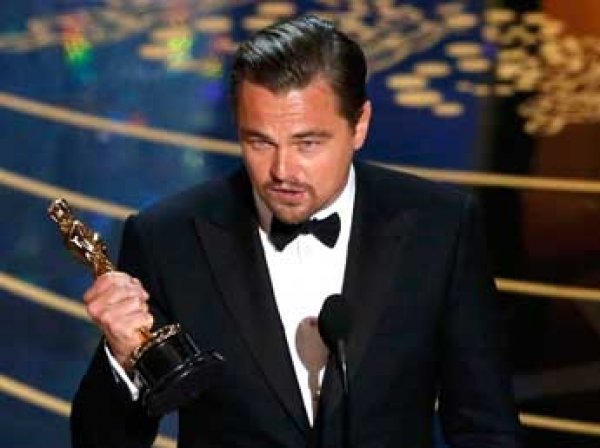 СМИ: Ди Каприо забыл свой первый «Оскар» в ресторане