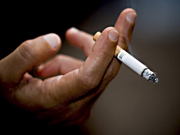 Ученые связали курение с гибелью защищающих от рака бактерий