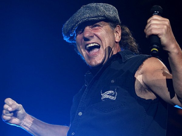 Врачи предупредили солиста группы AC/DC о риске полной потери слуха