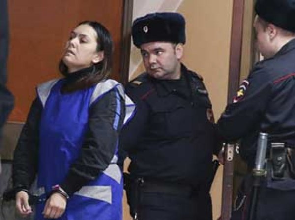 Суд в Москве 2 марта 2016 арестовал няню-убийцу: она улыбалась и зевала (видео)