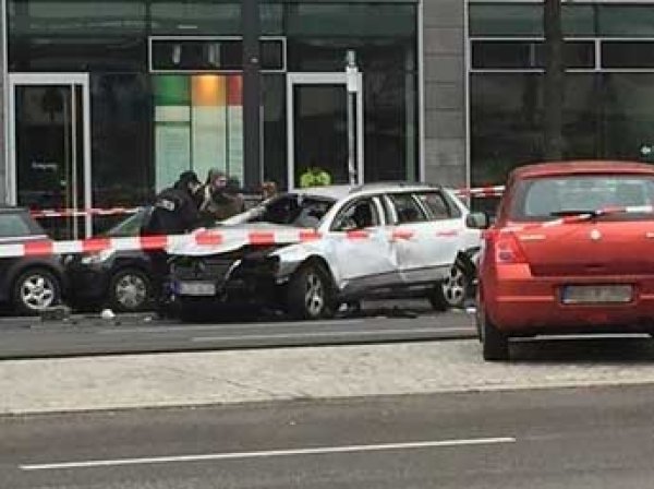 В Берлине взорвался начиненный взрывчаткой автомобиль