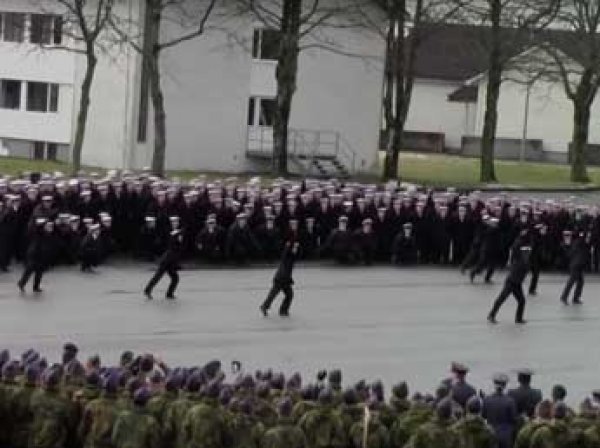 Странные танцы норвежских военных взорвали Сеть