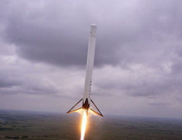 Falcon 9 компании SpaceX разрушилась при посадке на плавучую платформу (ВИДЕО)