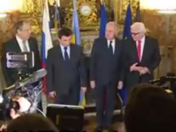 СМИ опубликовали видео попытки Климкина занять место Штайнмайера в Париже