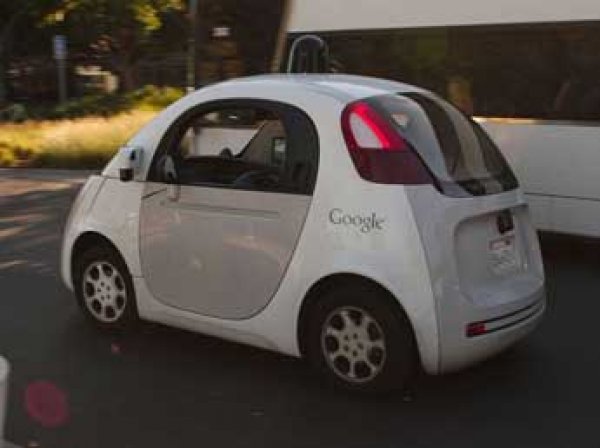 Беспилотный автомобиль Google устроил первое в истории ДТП