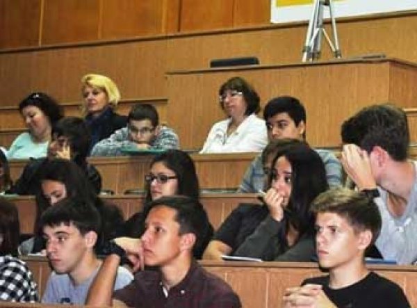 Рособрнадзор запретил прием абитуриентов в пять вузов