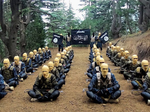 СМИ: для атаки на Европу ИГИЛ подготовило до 600 боевиков