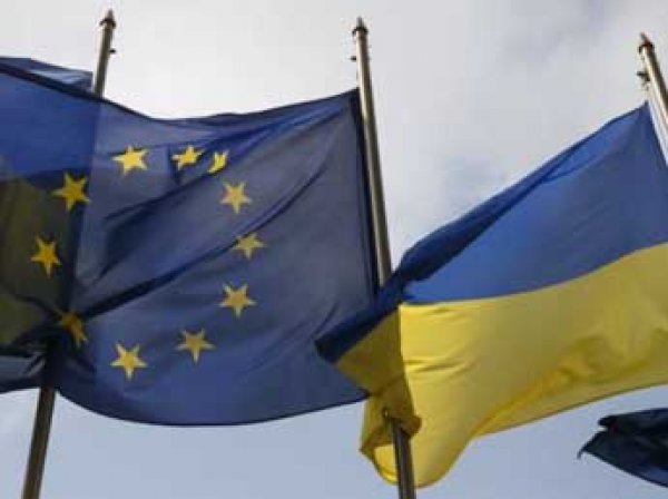 Еврокомиссия официально предложила отменить визы для украинцев