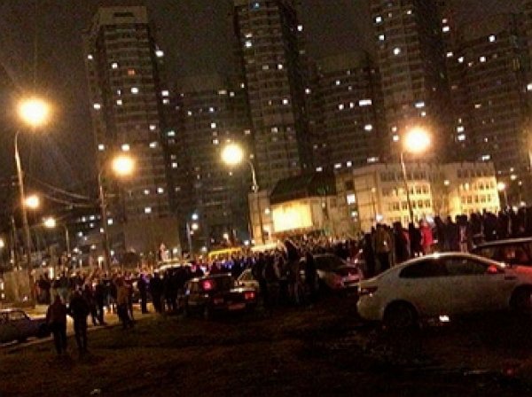 На Ходынском поле в Москве стритрейсеры устроили массовые беспорядки (ВИДЕО)