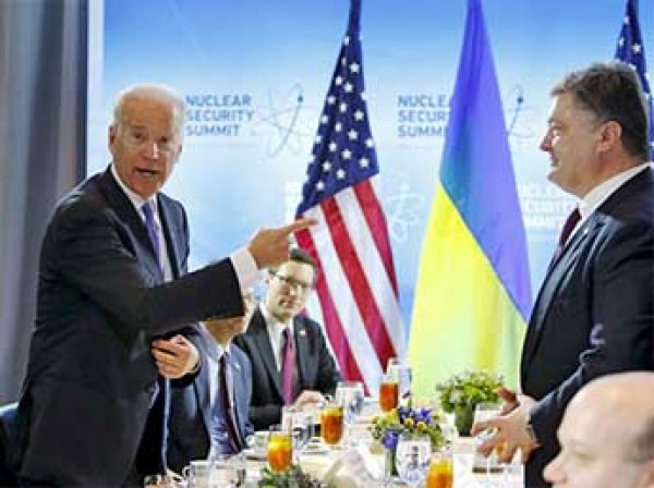 В США пообещали Украине  млрд за смену правительства