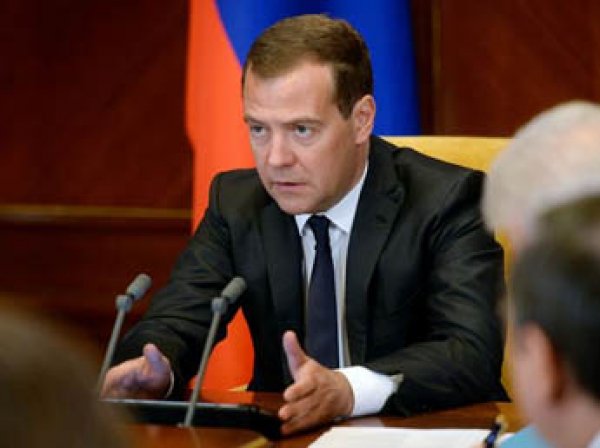 Медведев пообещал не включать печатный станок: денег хватает