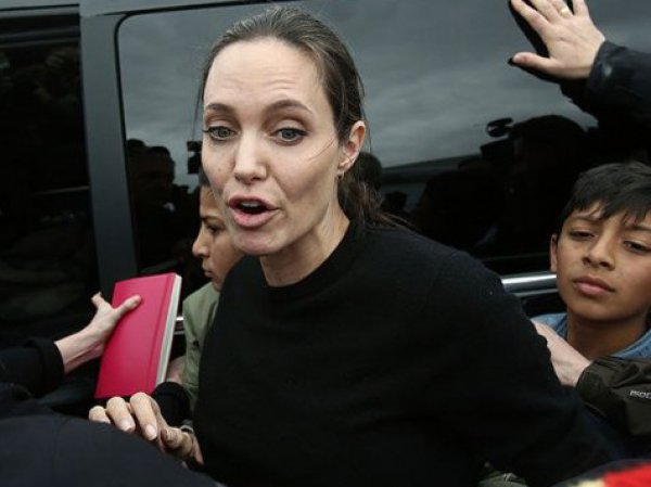 Анджелина Джоли, новости сегодня 6 апреля: Брэд Питт угрожает Энджи разводом из-за анорексии - СМИ (ФОТО)