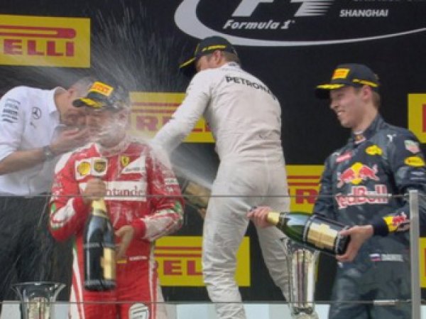 Российский гонщик "Формулы-1" Даниил Квят стал третьим на Гран-при Китая