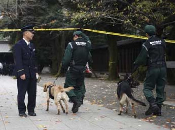 Японец с двумя дочерьми пытался проникнуть в посольство РФ в Токио