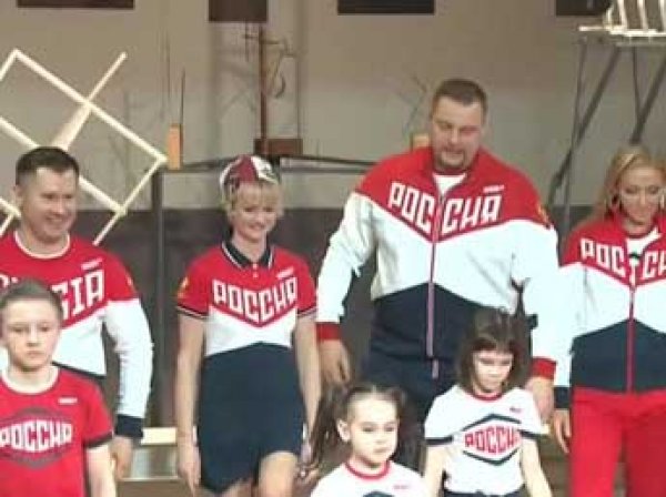 Хоркина, Навка и Буре показали в Москве новую авангардную форму олимпийцев
