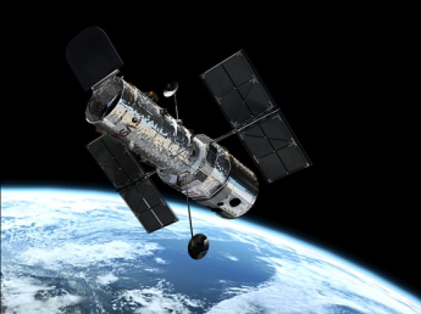 "Хаббл" сделал фото загадочного «красного квадрата» в космосе