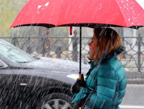 Погода в Москве в выходные не порадует горожан: на  столицу идут заморозки и град