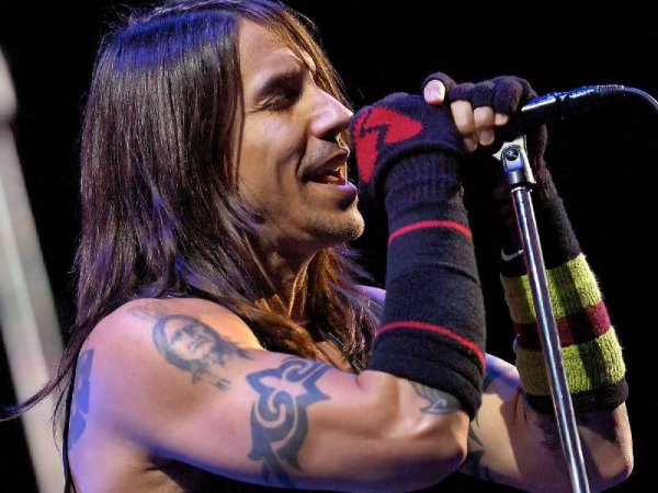 СМИ сообщили о госпитализации вокалиста Red Hot Chili Peppers