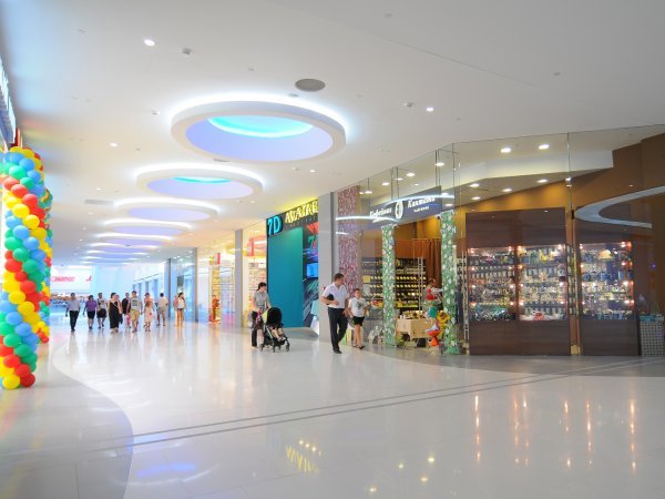 Посетителям ТЦ в Краснодаре несколько часов показывали порнофото