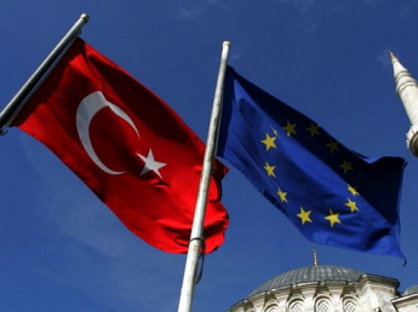 BBC: Еврокомиссии может отменить визовый режим с Турцией