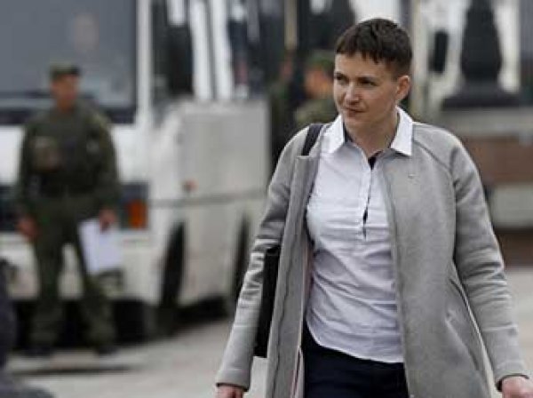 Надежда Савченко, последние новости 31.05.2016: Савченко сорвала свой портрет с трибуны Рады (ФОТО, ВИДЕО)