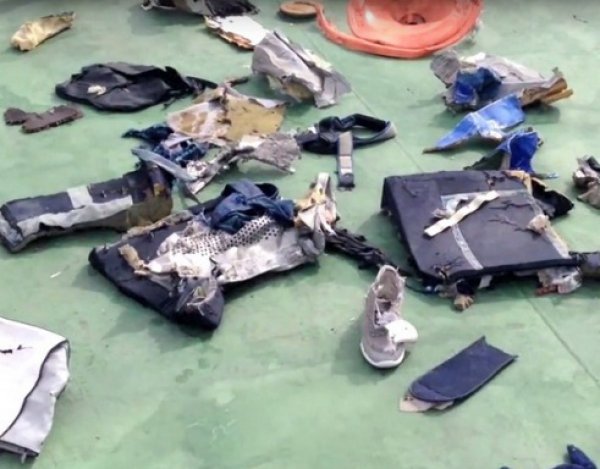 Самолет Париж — Каир, последние новости: за 3 минуты до крушения А320 в кабине пилотов повысилась температура