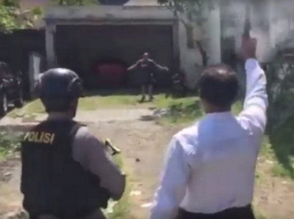 Полицейские расстреляли буйного бойца MMA, не дававшего покоя жителям Бали (ВИДЕО)